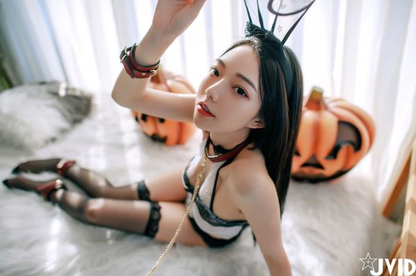    JVID啾啾万圣节特辑：性感小恶魔cosplay制服诱惑，蕾丝内衣搭配黑色丝袜，打造魅力节日写真第75张图片