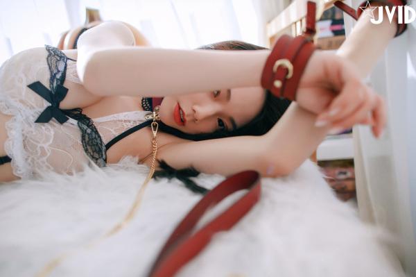    JVID啾啾万圣节特辑：性感小恶魔cosplay制服诱惑，蕾丝内衣搭配黑色丝袜，打造魅力节日写真第82张图片