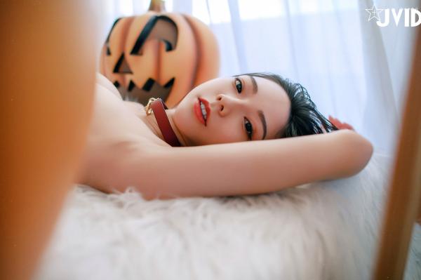    JVID啾啾万圣节特辑：性感小恶魔cosplay制服诱惑，蕾丝内衣搭配黑色丝袜，打造魅力节日写真第113张图片