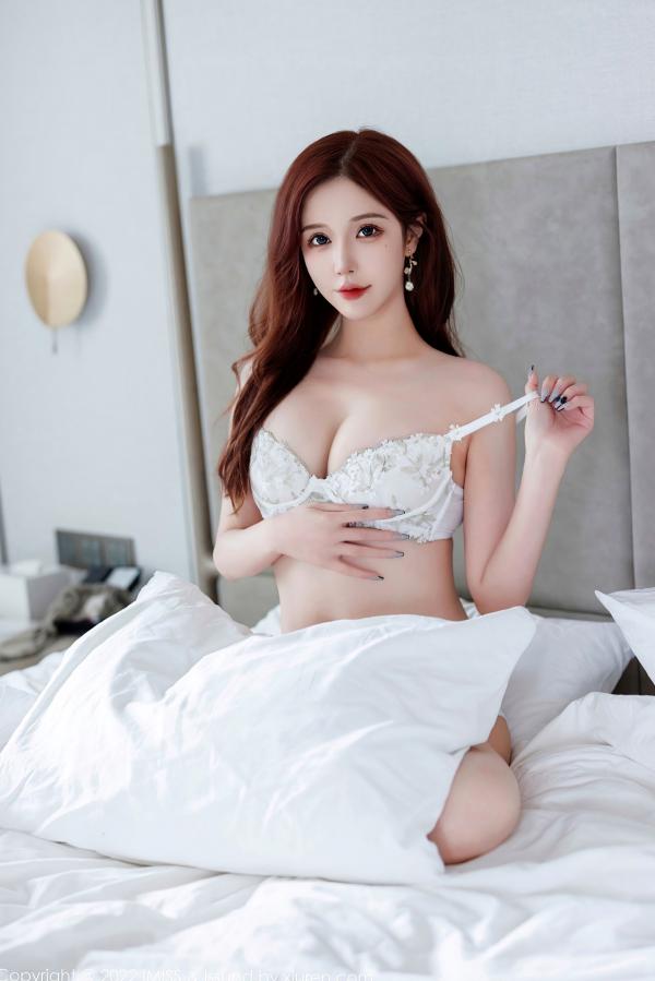    IMiss爱蜜社699期：Lindalinda白色花纹内衣丝袜诱惑，清纯与性感并存的私房写真精品第30张图片