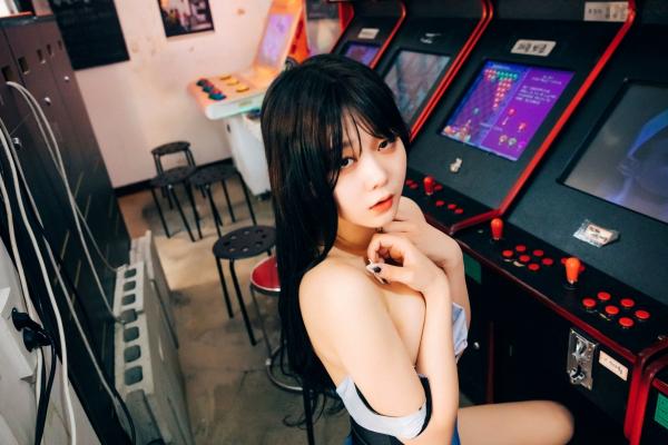    韩国美女琪雅Zia街机游戏厅私房照，极品身材极致诱惑，大尺度连体衣时尚写真第49张图片