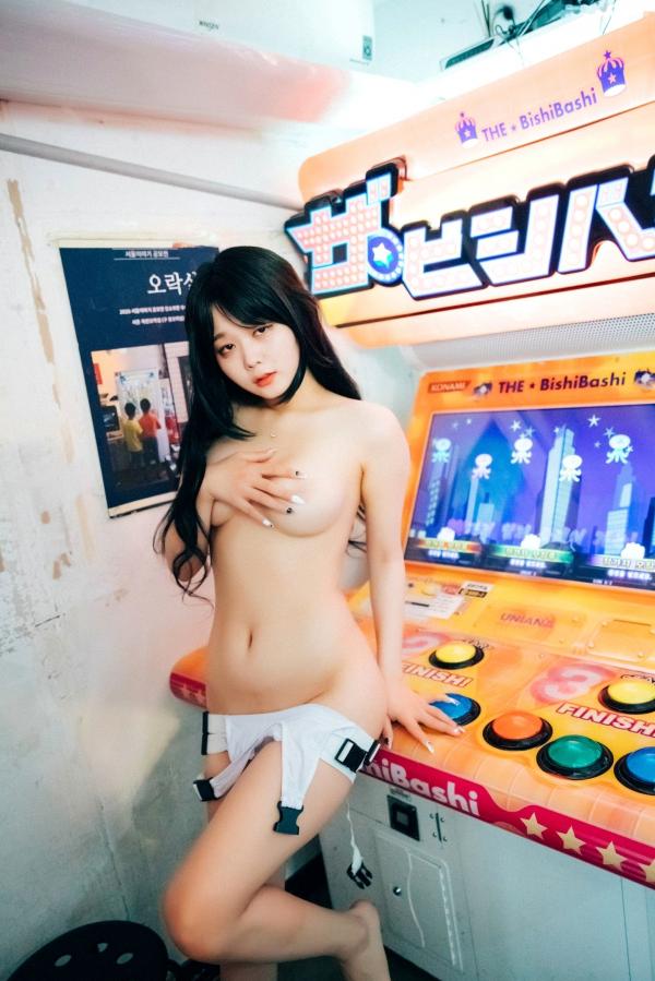    韩国美女琪雅Zia街机游戏厅私房照，极品身材极致诱惑，大尺度连体衣时尚写真第112张图片