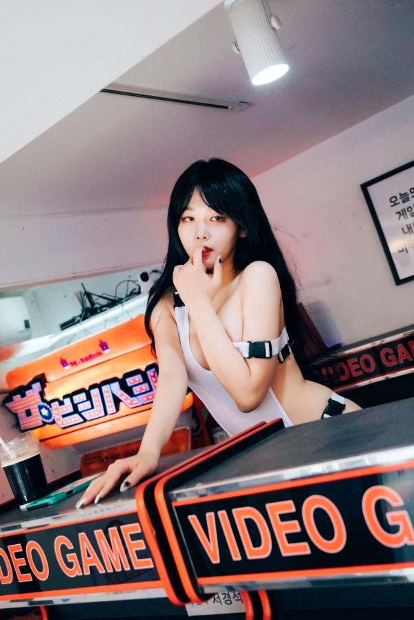    韩国美女琪雅Zia街机游戏厅私房照，极品身材极致诱惑，大尺度连体衣时尚写真第124张图片