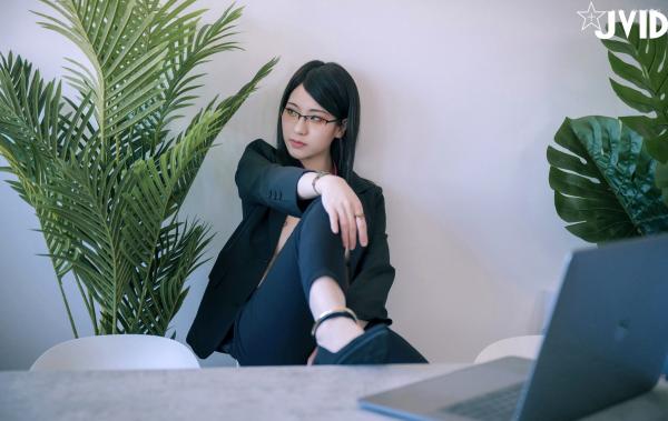    JVID-阿黎-实习生全裸上班日记-职场制服诱惑与清纯气质写真-白嫩极品美图第15张图片