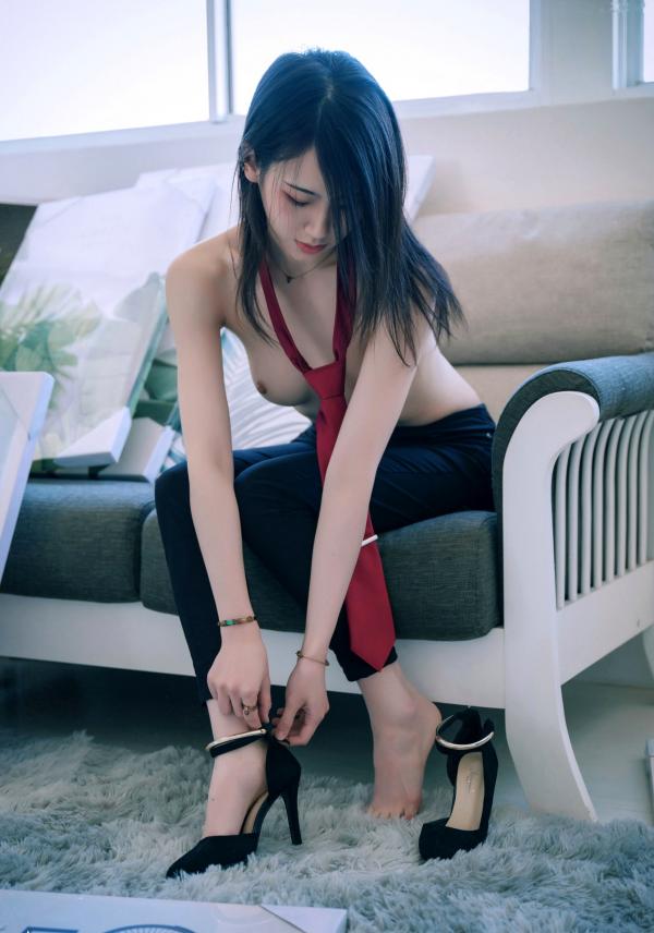    JVID-阿黎-实习生全裸上班日记-职场制服诱惑与清纯气质写真-白嫩极品美图第27张图片