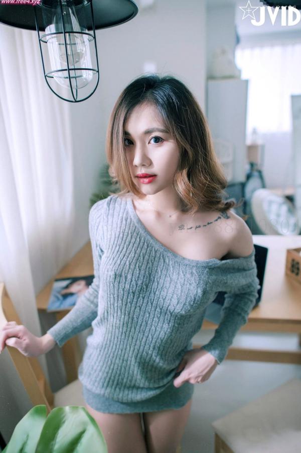    JVID-Jessica Lo罗颖-居家私房灰毛衣诱惑，展现绝美身材与纯欲气质，性感室内写真套图第5张图片
