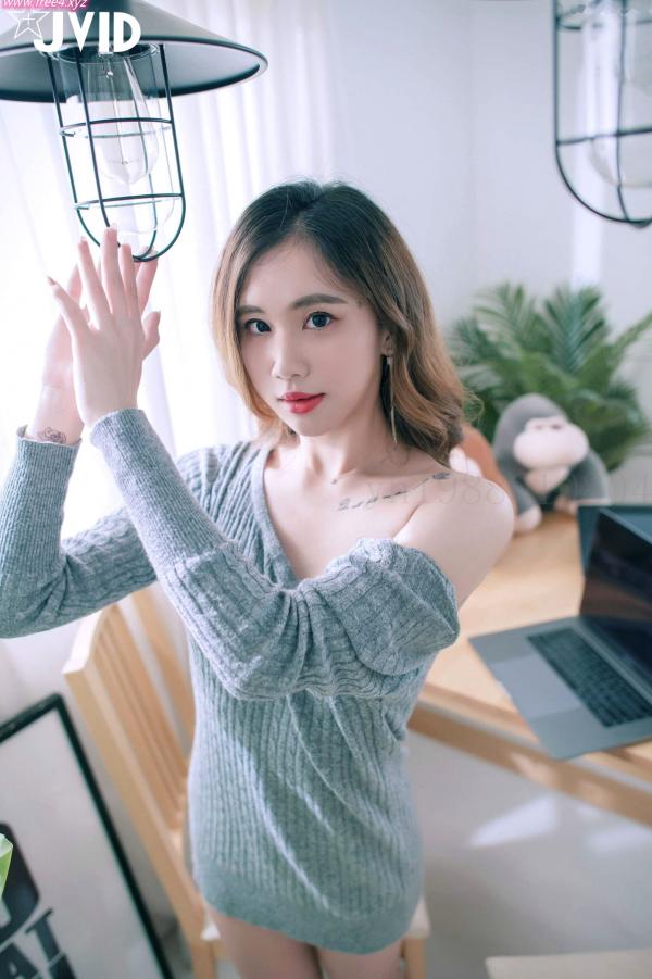    JVID-Jessica Lo罗颖-居家私房灰毛衣诱惑，展现绝美身材与纯欲气质，性感室内写真套图第7张图片