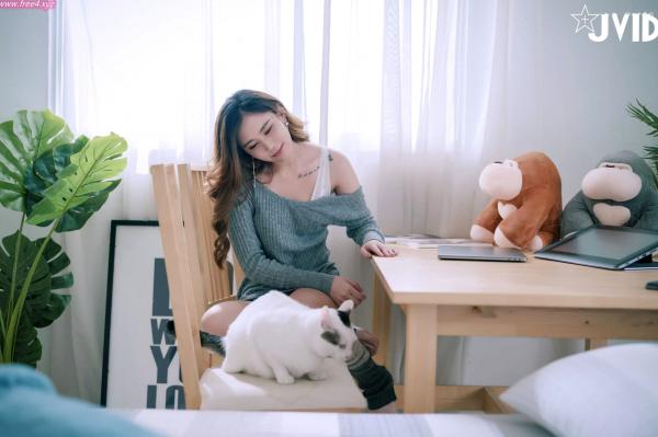    JVID-Jessica Lo罗颖-居家私房灰毛衣诱惑，展现绝美身材与纯欲气质，性感室内写真套图第23张图片