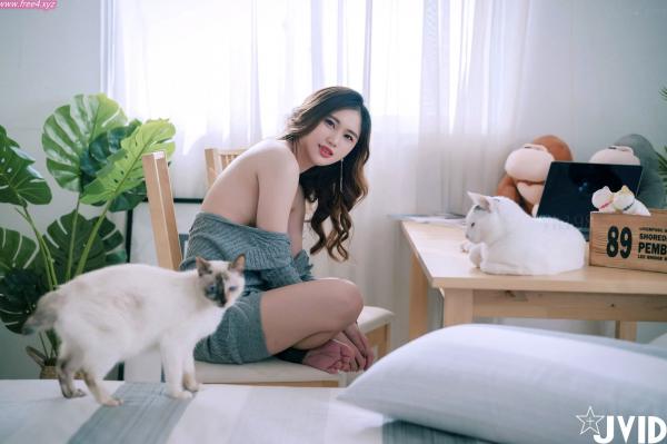    JVID-Jessica Lo罗颖-居家私房灰毛衣诱惑，展现绝美身材与纯欲气质，性感室内写真套图第29张图片