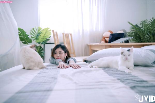    JVID-Jessica Lo罗颖-居家私房灰毛衣诱惑，展现绝美身材与纯欲气质，性感室内写真套图第83张图片