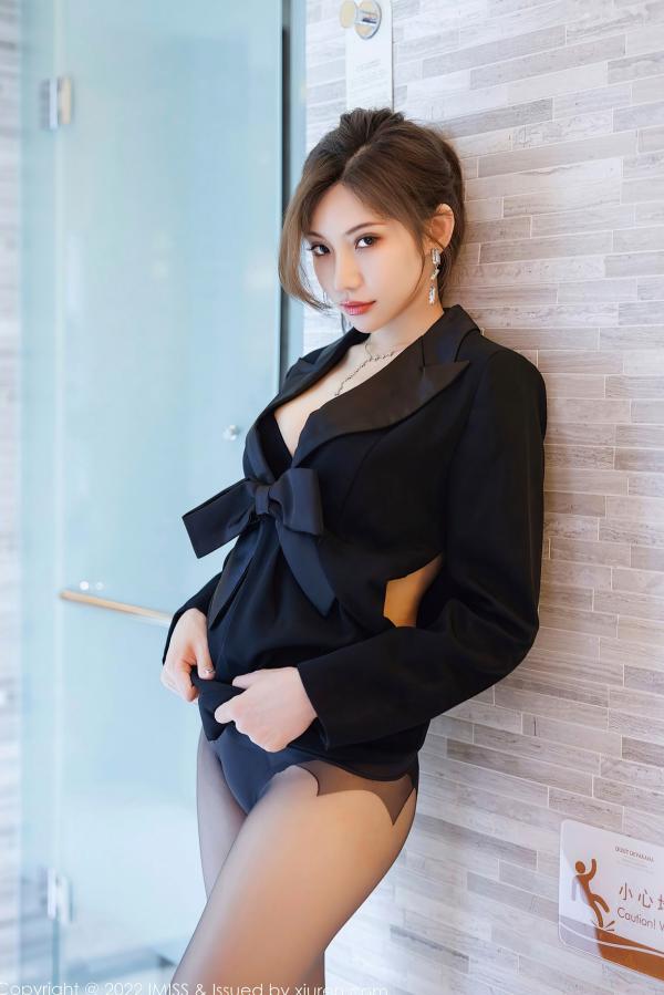    职场诱惑IMiss爱蜜社695期：小狐狸Kathryn黑色职业西装搭配黑丝，演绎撩人职场御姐制服风，极致私房大尺度写真第31张图片