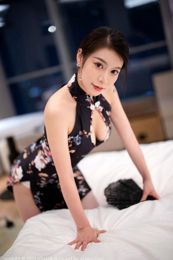    MyGirl美媛馆-Vetiver嘉宝贝儿-杭州旅拍，黑色性感短旗袍搭配白丝吊带诱惑私房照，尽显冷艳气质与人间胸器，高颜值极品女神大尺度写真第11张图片