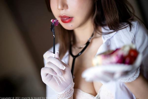    MyGirl美媛馆578期：绮里嘉Carina杭州旅拍，极致性感护士制服诱惑，镂空蕾丝内衣搭配白色长筒袜，演绎火辣角色扮演，无圣光写真大尺度呈现第33张图片