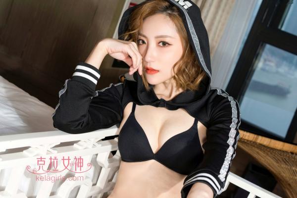    KelaGirls克拉女神-2018.07.29-雪怡-《夜展光华》私房写真，时尚短款连帽卫衣搭配黑色性感内衣，展现运动野性美，诱惑不失气质第7张图片