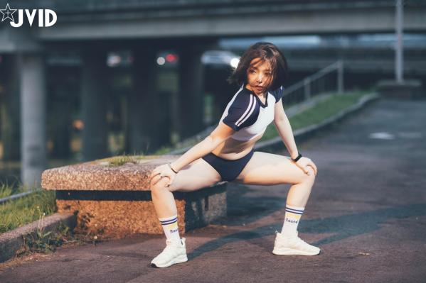    JVID美女雅捷户外夜跑运动写真，穿荧光运动装展现健美身材，元气少女的性感运动瞬间第15张图片