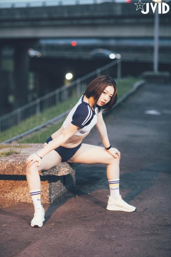    JVID美女雅捷户外夜跑运动写真，穿荧光运动装展现健美身材，元气少女的性感运动瞬间第18张图片