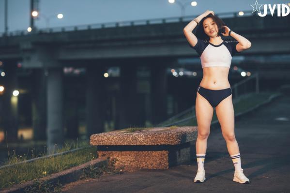   JVID美女雅捷户外夜跑运动写真，穿荧光运动装展现健美身材，元气少女的性感运动瞬间第36张图片