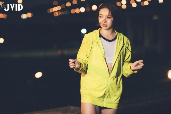    JVID美女雅捷户外夜跑运动写真，穿荧光运动装展现健美身材，元气少女的性感运动瞬间第39张图片