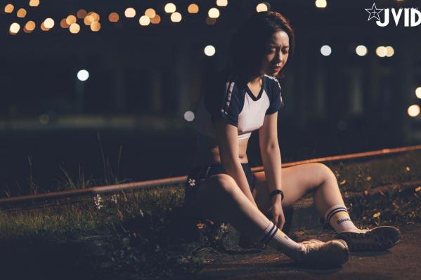    JVID美女雅捷户外夜跑运动写真，穿荧光运动装展现健美身材，元气少女的性感运动瞬间第44张图片