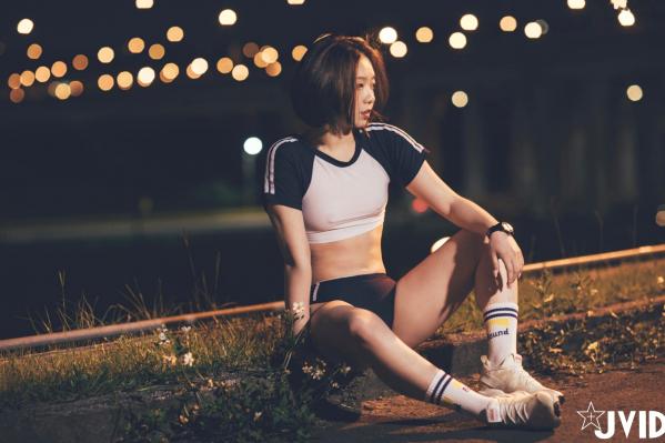    JVID美女雅捷户外夜跑运动写真，穿荧光运动装展现健美身材，元气少女的性感运动瞬间第45张图片