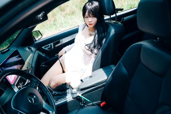    韩国女神琪雅Zia私房大尺度写真：黑丝诱惑与卧室情景演绎，性感尤物精致迷人第24张图片