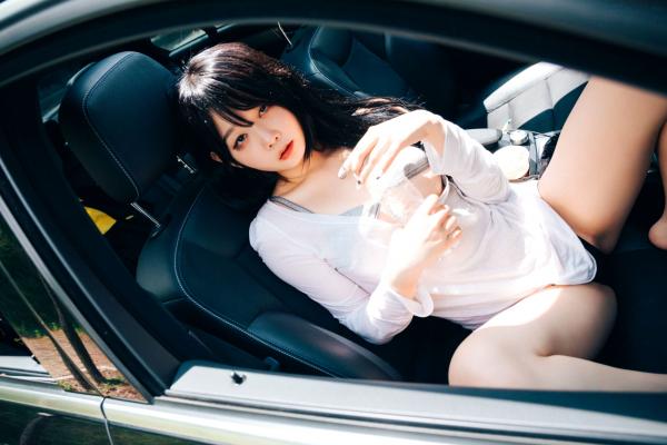    韩国女神琪雅Zia私房大尺度写真：黑丝诱惑与卧室情景演绎，性感尤物精致迷人第103张图片