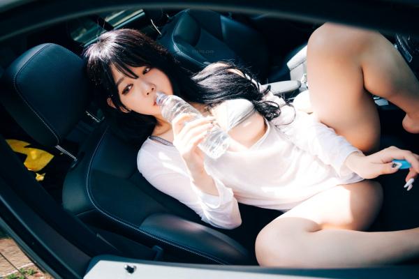    韩国女神琪雅Zia私房大尺度写真：黑丝诱惑与卧室情景演绎，性感尤物精致迷人第113张图片