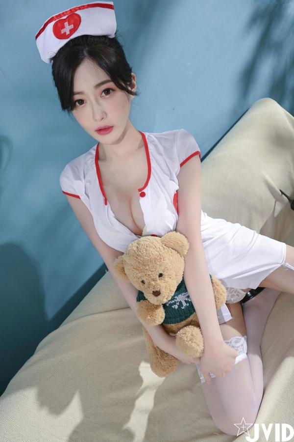    JVID-璃奈酱-极品护士角色扮演-大尺度白衣天使-性感私房-白色丝袜-No.555-556第19张图片