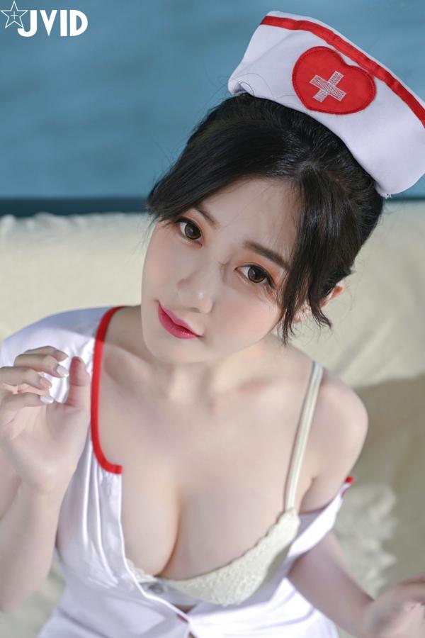    JVID-璃奈酱-极品护士角色扮演-大尺度白衣天使-性感私房-白色丝袜-No.555-556第61张图片