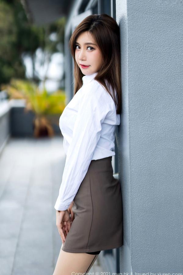    绮里嘉Carina：白衬衫灰短裙职业装诱惑，黑丝吊带私房大尺度，美媛馆精选都市丽人风情旅拍第10张图片