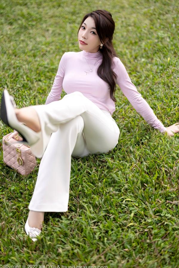   XiaoYu语画界-914-徐莉芝，性感私房与户外优雅写真，浅紫色收身上衣与豹纹内衣，展现极品美臀与曼妙曲线，2022.11.29第15张图片