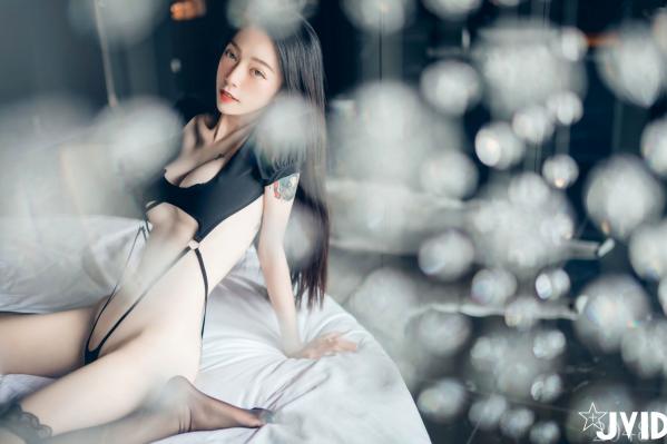    JVID-飄飄-最高の女神-黑超猛激白透睡衣-私房写真-大尺度诱惑室内美腿套图-No.542第24张图片