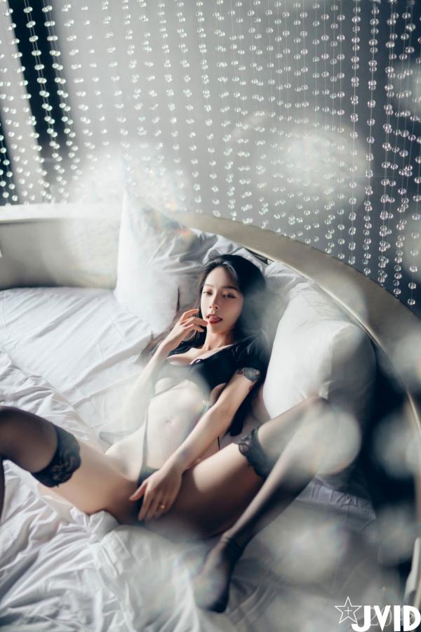    JVID-飄飄-最高の女神-黑超猛激白透睡衣-私房写真-大尺度诱惑室内美腿套图-No.542第32张图片