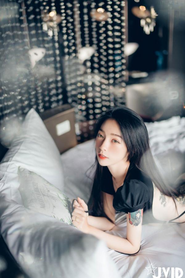    JVID-飄飄-最高の女神-黑超猛激白透睡衣-私房写真-大尺度诱惑室内美腿套图-No.542第37张图片