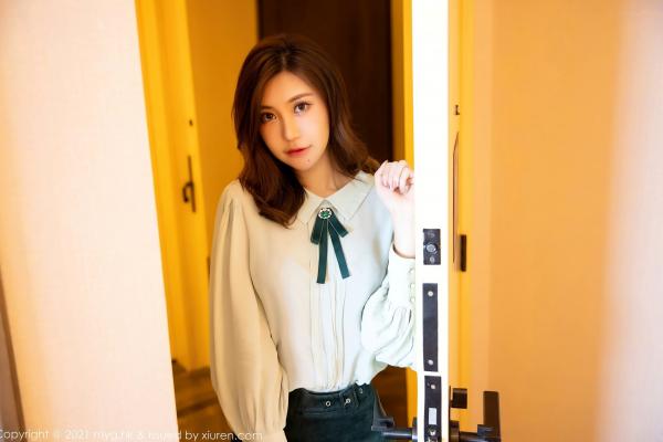    MyGirl美媛馆568：绮里嘉Carina居家私房旅拍，白衬衫黑短裙魅惑无限，蓝色内衣肉丝秀极致身段，无圣光大尺度写真第11张图片