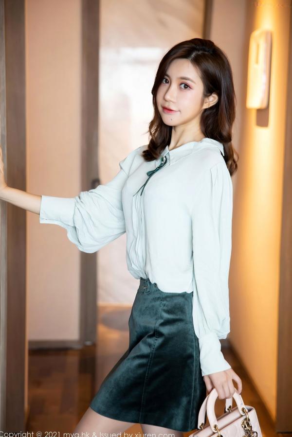    MyGirl美媛馆568：绮里嘉Carina居家私房旅拍，白衬衫黑短裙魅惑无限，蓝色内衣肉丝秀极致身段，无圣光大尺度写真第12张图片