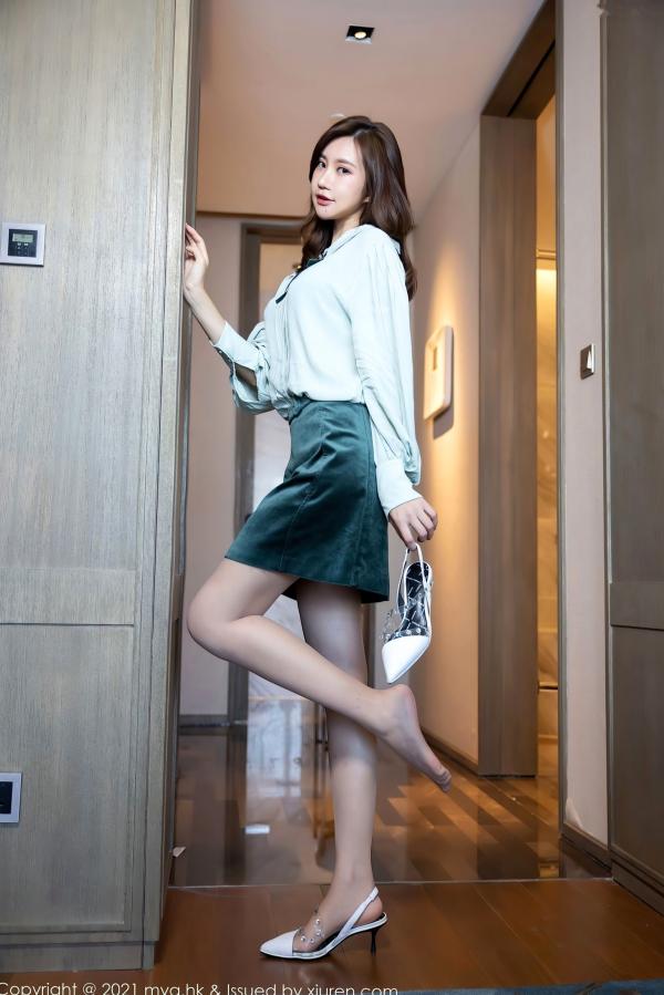    MyGirl美媛馆568：绮里嘉Carina居家私房旅拍，白衬衫黑短裙魅惑无限，蓝色内衣肉丝秀极致身段，无圣光大尺度写真第13张图片