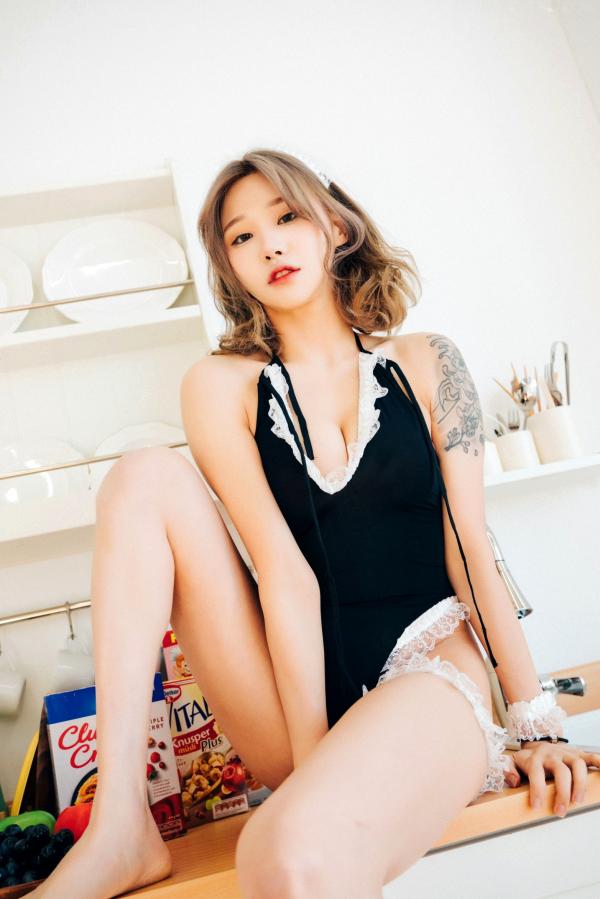    韩国美女Taeri居家私房写真：蕾丝内衣与纹身美背，展现极品身材诱惑，清新又野性第15张图片