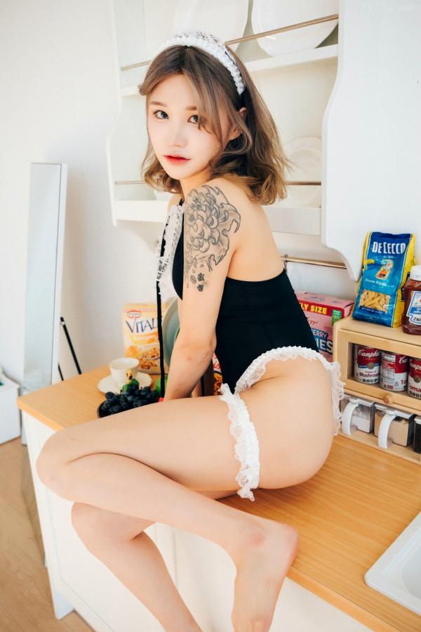    韩国美女Taeri居家私房写真：蕾丝内衣与纹身美背，展现极品身材诱惑，清新又野性第18张图片