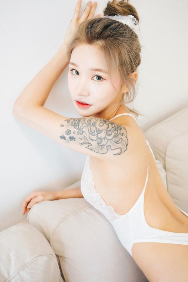    韩国美女Taeri居家私房写真：蕾丝内衣与纹身美背，展现极品身材诱惑，清新又野性第62张图片