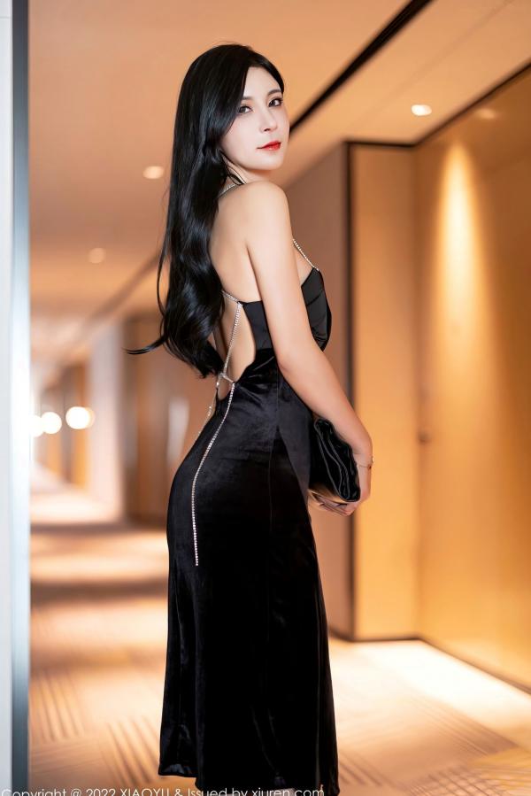    XiaoYu语画界908期：小蛮妖Yummy极品私房大片，黑色抹胸裙气质御姐，浅色蕾丝旗袍诱惑撩人，极致女神身材写真第2张图片