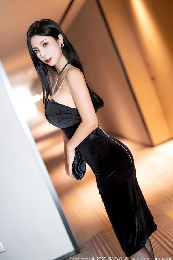    XiaoYu语画界908期：小蛮妖Yummy极品私房大片，黑色抹胸裙气质御姐，浅色蕾丝旗袍诱惑撩人，极致女神身材写真第4张图片