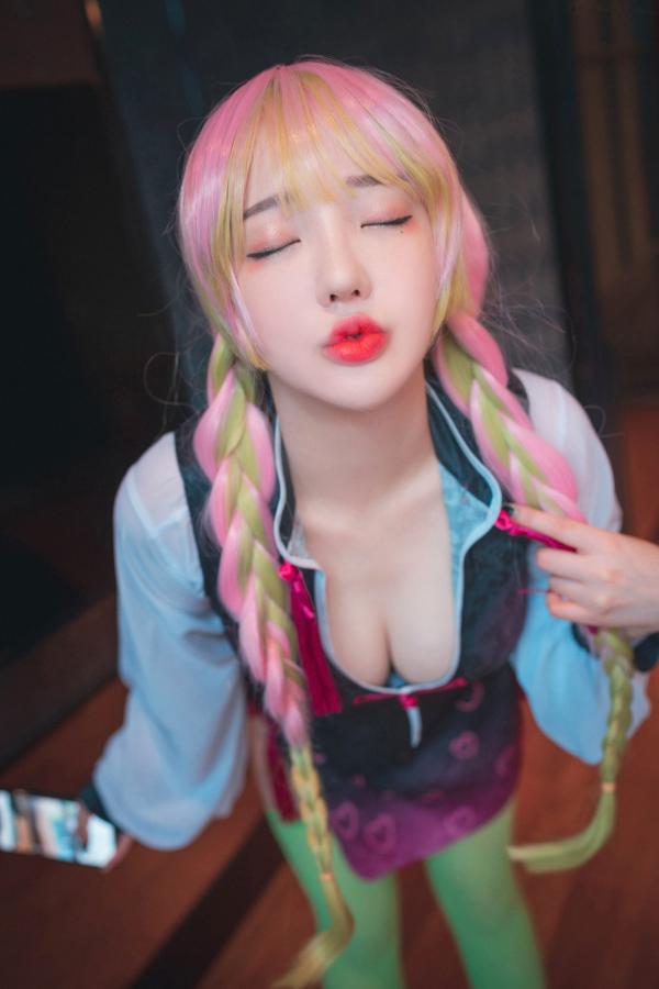    韩国美女孙乐乐Son-YeEun动漫角色扮演：鬼灭之刃甘露寺蜜璃，大尺度性感私房cosplay合集第25张图片
