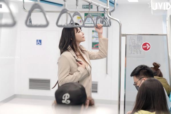    JVID乐乐：身穿优雅职业西装的都市丽人，下班途中遭遇剧情，私房深夜诱惑，展现白嫩曼妙身材第37张图片
