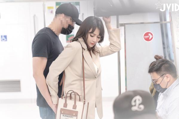    JVID乐乐：身穿优雅职业西装的都市丽人，下班途中遭遇剧情，私房深夜诱惑，展现白嫩曼妙身材第42张图片