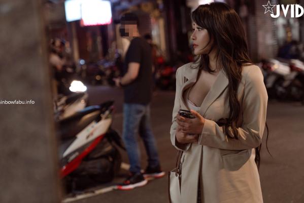    JVID乐乐：身穿优雅职业西装的都市丽人，下班途中遭遇剧情，私房深夜诱惑，展现白嫩曼妙身材第85张图片