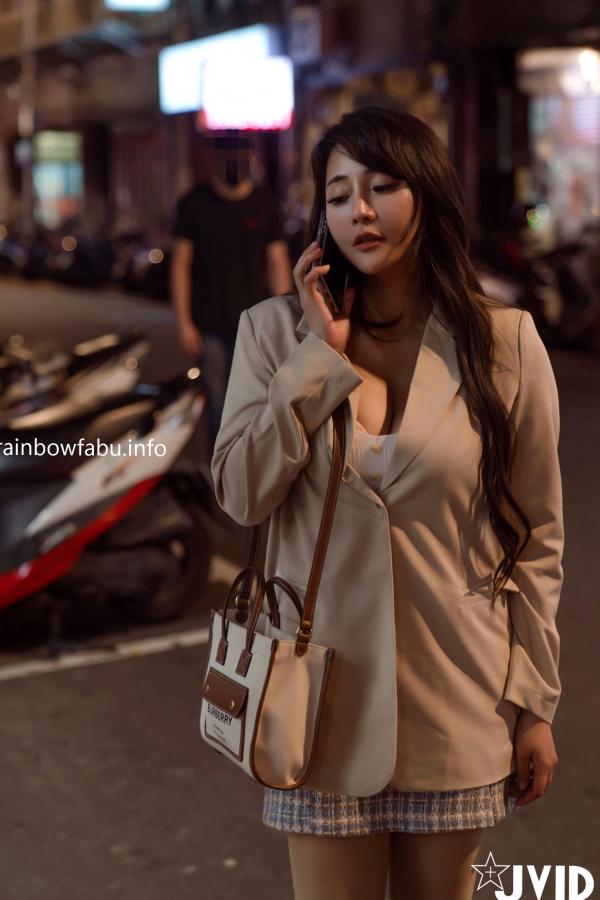    JVID乐乐：身穿优雅职业西装的都市丽人，下班途中遭遇剧情，私房深夜诱惑，展现白嫩曼妙身材第88张图片