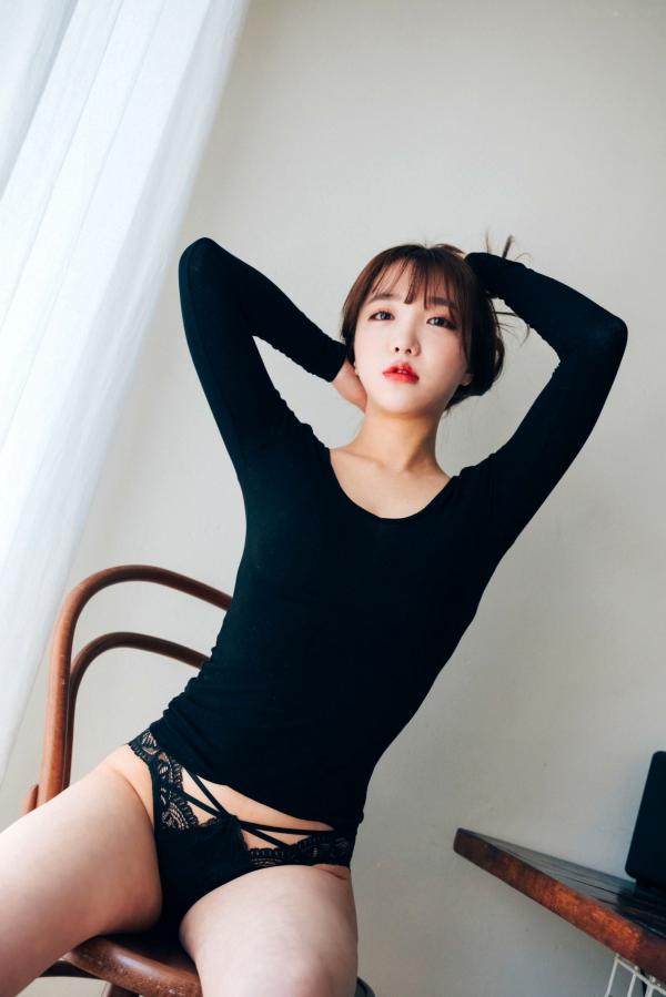    韩国美女孙乐乐Son YeEun私房写真，性感黑色内衣诱惑，浴室家居大尺度精选第5张图片
