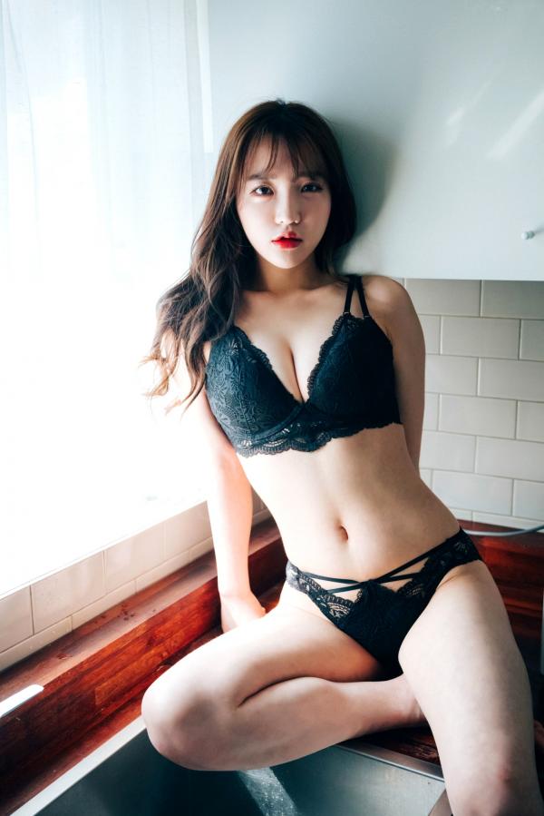    韩国美女孙乐乐Son YeEun私房写真，性感黑色内衣诱惑，浴室家居大尺度精选第24张图片