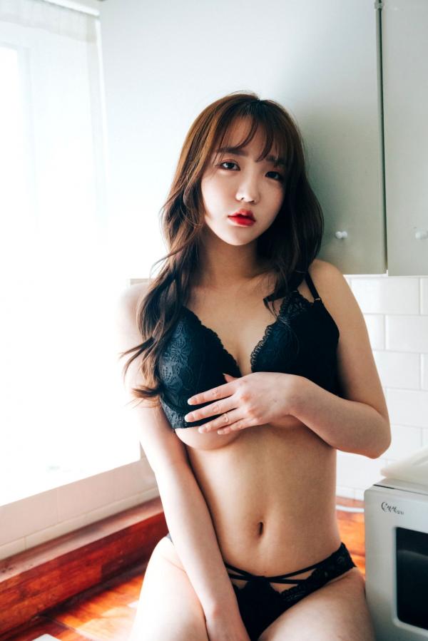    韩国美女孙乐乐Son YeEun私房写真，性感黑色内衣诱惑，浴室家居大尺度精选第27张图片